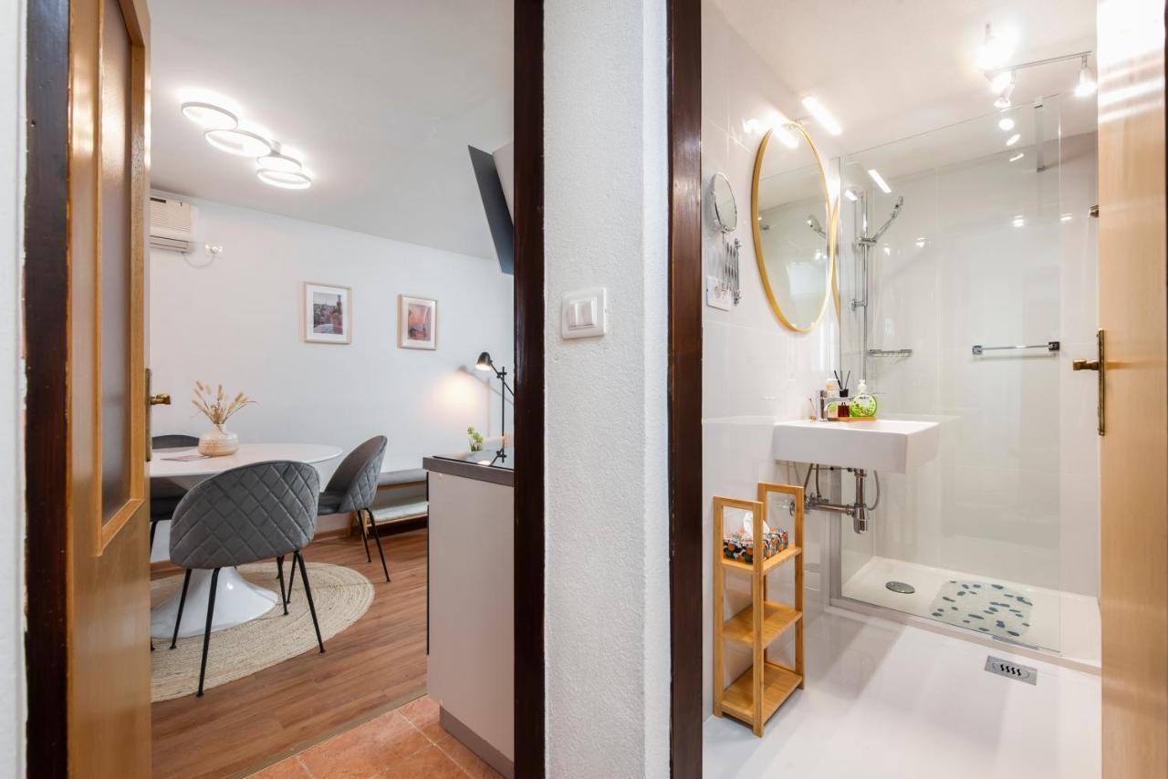 House Elisabeth - A Charming Old Town Property Ровинь Экстерьер фото